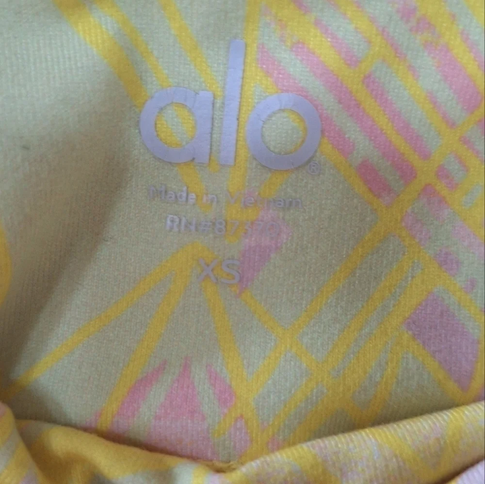 ALO Yoga Airbrush Capri, Zest Indio Womens size XS